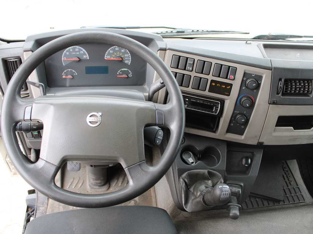 Тентованный грузовик Volvo FL 240, EURO 5, HYDRAULIC FRONT, TIRES 80%: фото 9 Тентованный грузовик Volvo FL 240, EURO 5, HYDRAULIC FRONT, TIRES 80%: фото 9