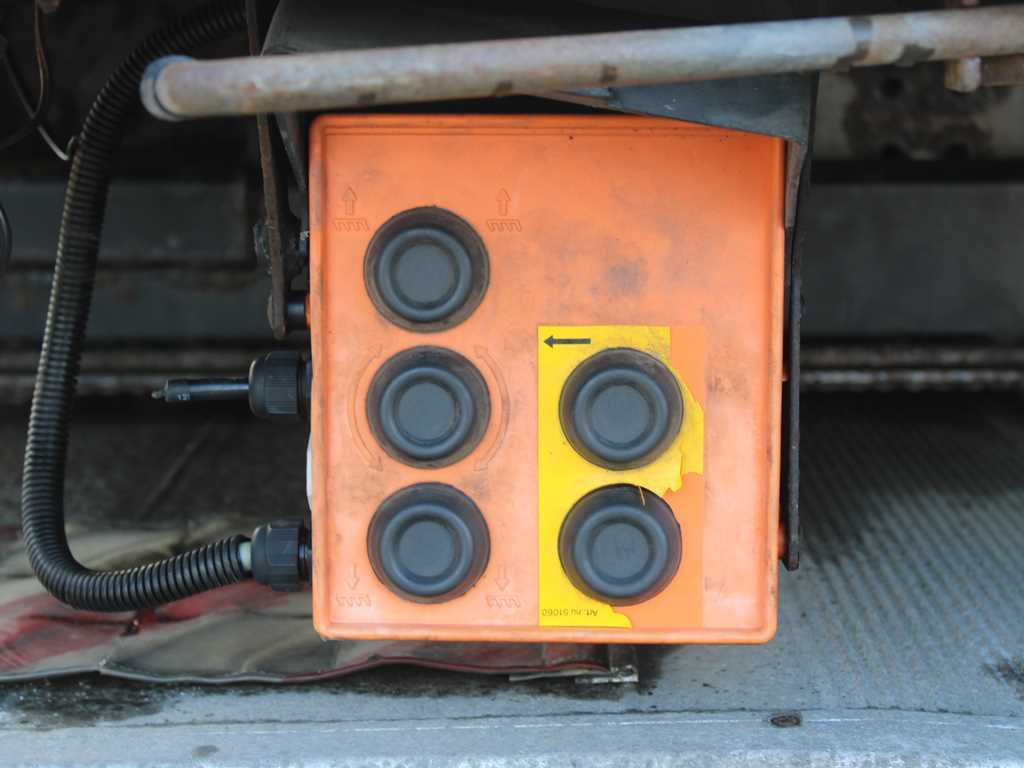 Тентованный грузовик Volvo FL 240, EURO 5, HYDRAULIC FRONT, TIRES 80%: фото 6 Тентованный грузовик Volvo FL 240, EURO 5, HYDRAULIC FRONT, TIRES 80%: фото 6