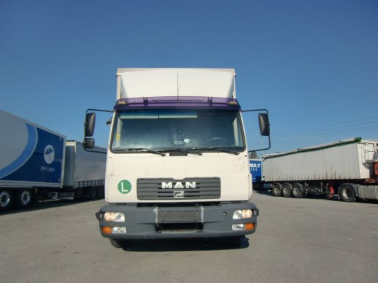 MAN LE 8.220 4x2 BL Planenaufbau + Anhänger Komplettzug - Тентованный грузовик: фото 2 MAN LE 8.220 4x2 BL Planenaufbau + Anhänger Komplettzug - Тентованный грузовик: фото 2