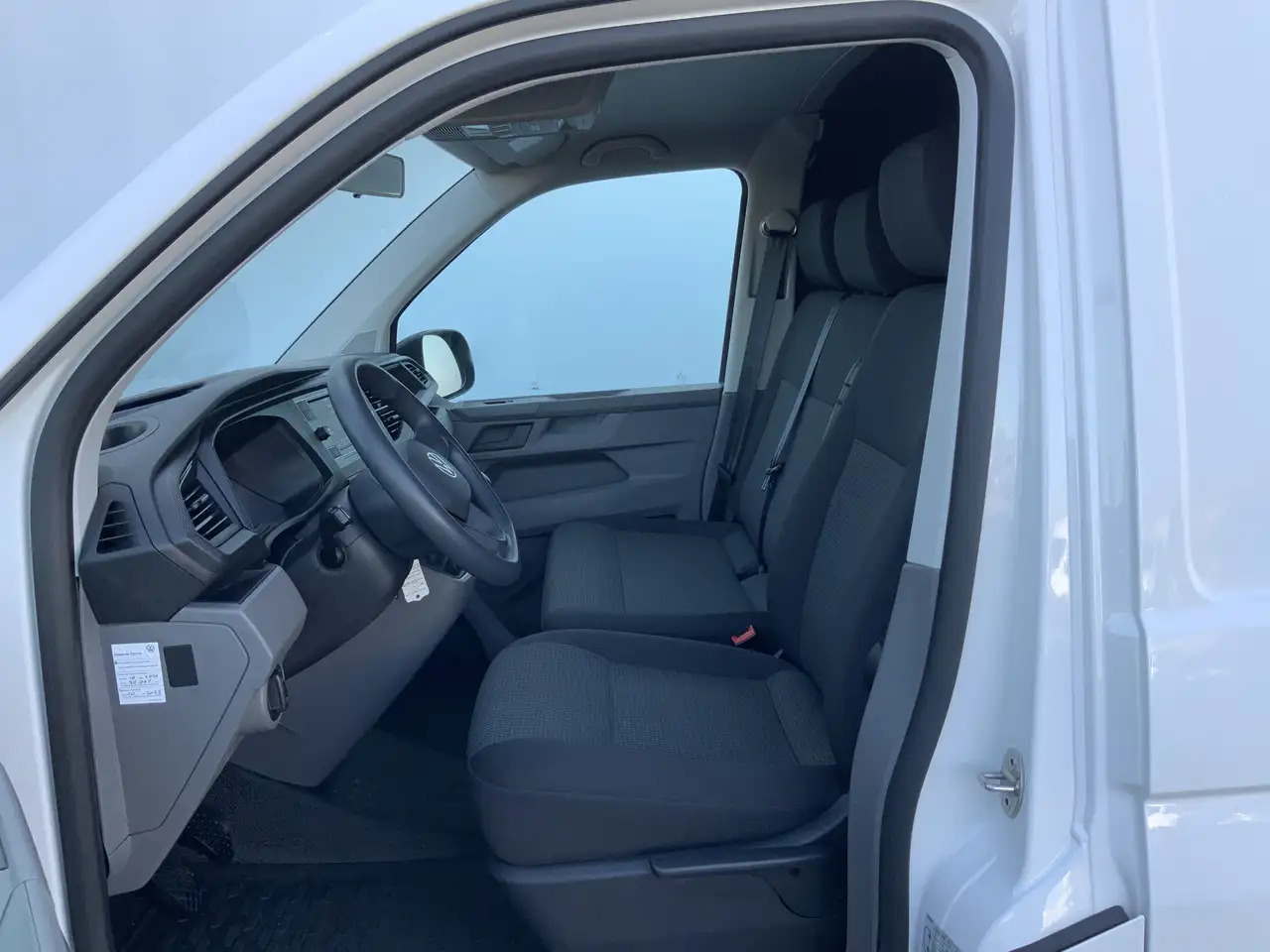 Volkswagen T6.1 Transporter 2.0 TDI L1H1 26 Economy Business Airco Cruise 3 Zi - Другая техника: фото 4 Volkswagen T6.1 Transporter 2.0 TDI L1H1 26 Economy Business Airco Cruise 3 Zi - Другая техника: фото 4