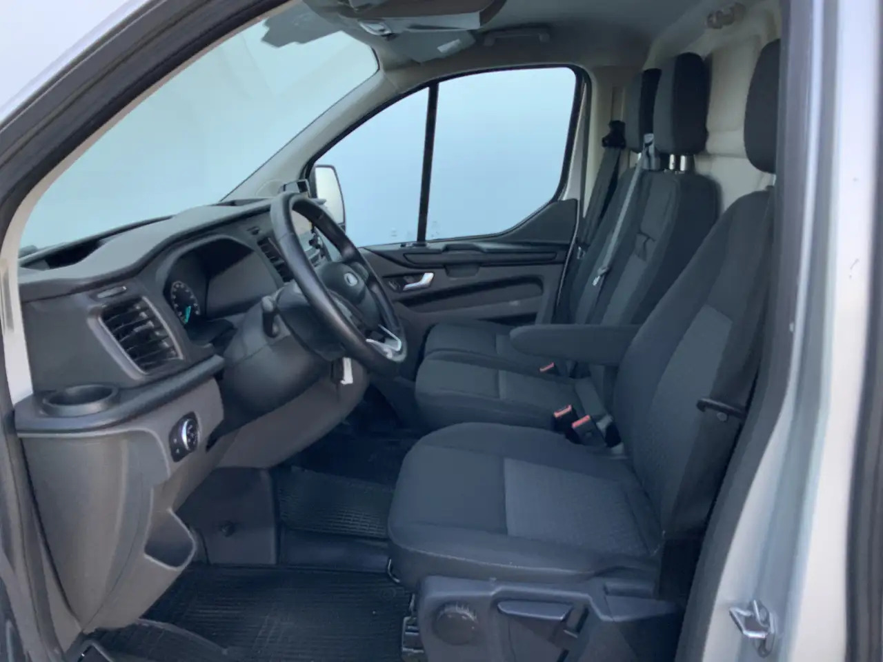 Ford Transit Custom 300 2.0 TDCI L1H1 Limited Airco Cruise Camera 3 Zi - Цельнометаллический фургон: фото 4 Ford Transit Custom 300 2.0 TDCI L1H1 Limited Airco Cruise Camera 3 Zi - Цельнометаллический фургон: фото 4