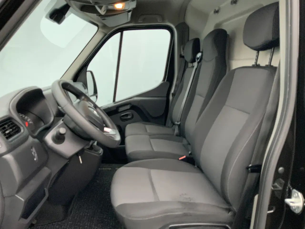 Renault Master T35 2.3 dCi 150 L2H2 Airco Cruise Camera 3 Zits Na - Цельнометаллический фургон: фото 4 Renault Master T35 2.3 dCi 150 L2H2 Airco Cruise Camera 3 Zits Na - Цельнометаллический фургон: фото 4