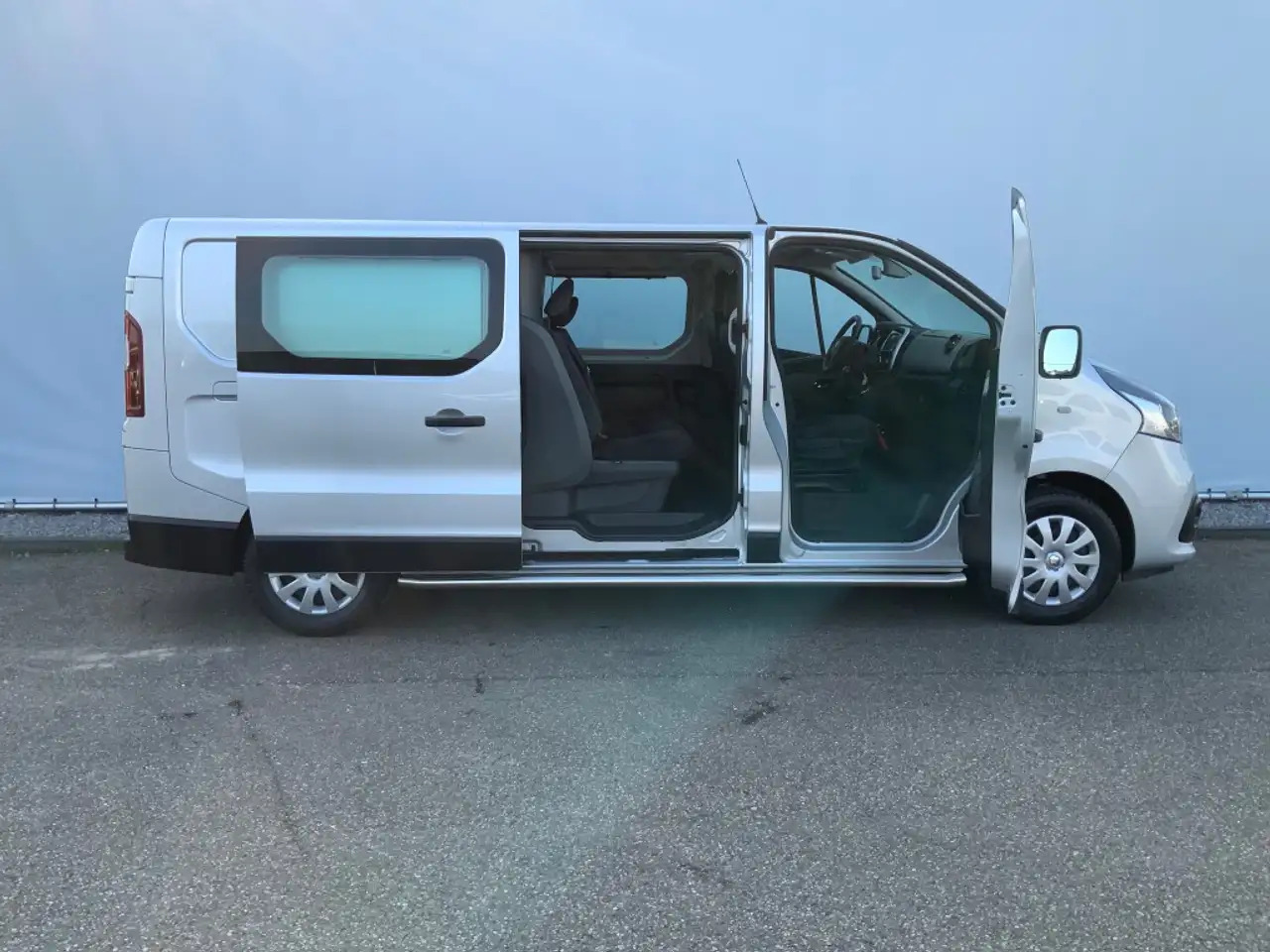 Renault Trafic 1.6 dCi T29 L2H1 Dub Cab Airco Camera Navi Trekhaa - Грузопассажирский фургон: фото 5 Renault Trafic 1.6 dCi T29 L2H1 Dub Cab Airco Camera Navi Trekhaa - Грузопассажирский фургон: фото 5