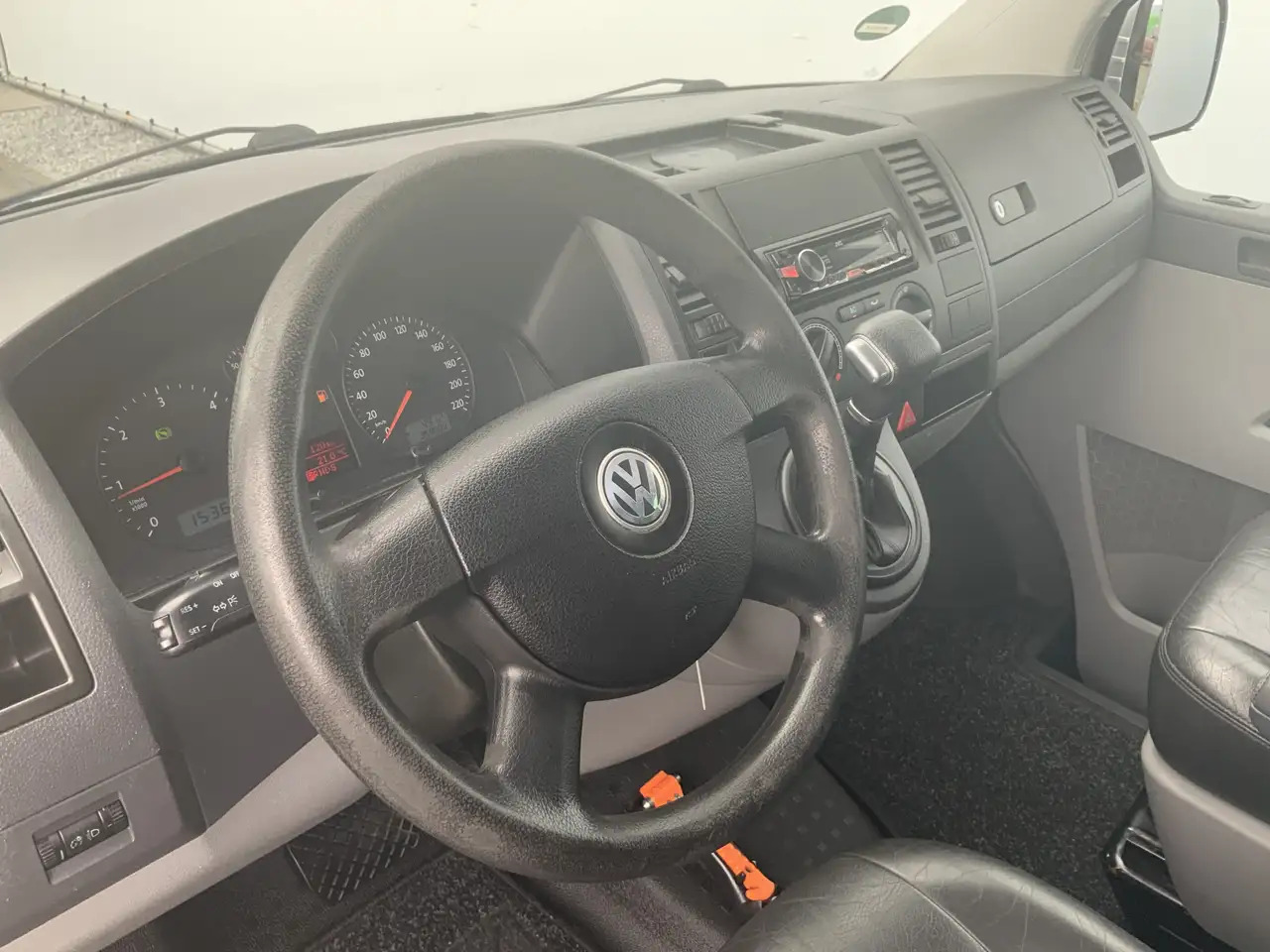 Volkswagen T5 Transporter 2.5 TDI 340 Automaat Trendline Dub Cab 5 Zits Leer - Грузопассажирский фургон: фото 4 Volkswagen T5 Transporter 2.5 TDI 340 Automaat Trendline Dub Cab 5 Zits Leer - Грузопассажирский фургон: фото 4