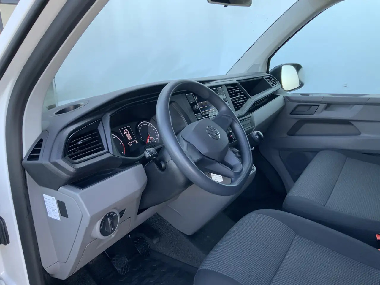 Volkswagen T6.1 Transporter 2.0 TDI L1H1 26 Economy Business Airco Cruise 3 Zi - Цельнометаллический фургон: фото 5 Volkswagen T6.1 Transporter 2.0 TDI L1H1 26 Economy Business Airco Cruise 3 Zi - Цельнометаллический фургон: фото 5