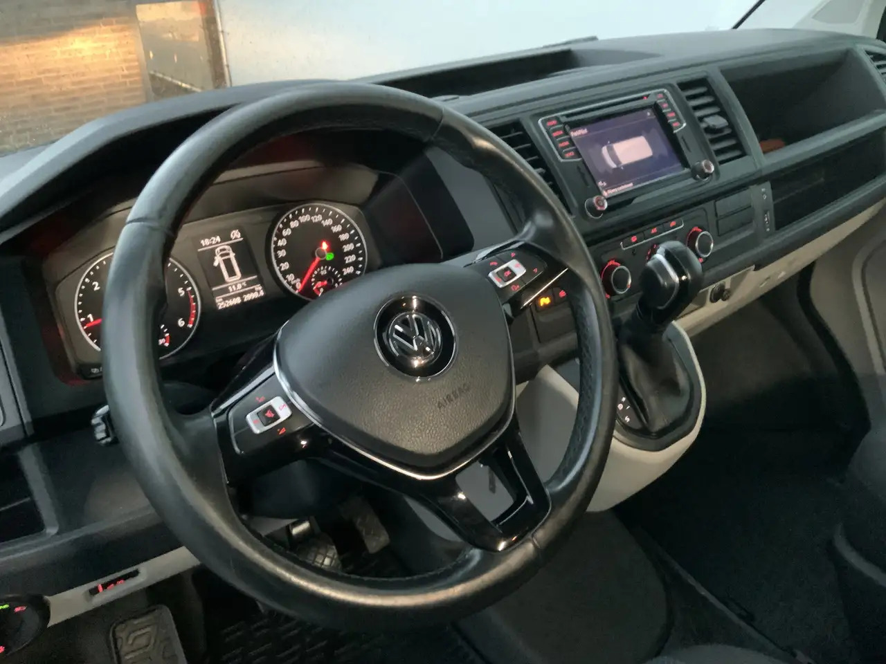 Volkswagen T6 Transporter 2.0 TDI L2H2 Highline Automaat Airco Cruise Navi A - Цельнометаллический фургон: фото 5 Volkswagen T6 Transporter 2.0 TDI L2H2 Highline Automaat Airco Cruise Navi A - Цельнометаллический фургон: фото 5