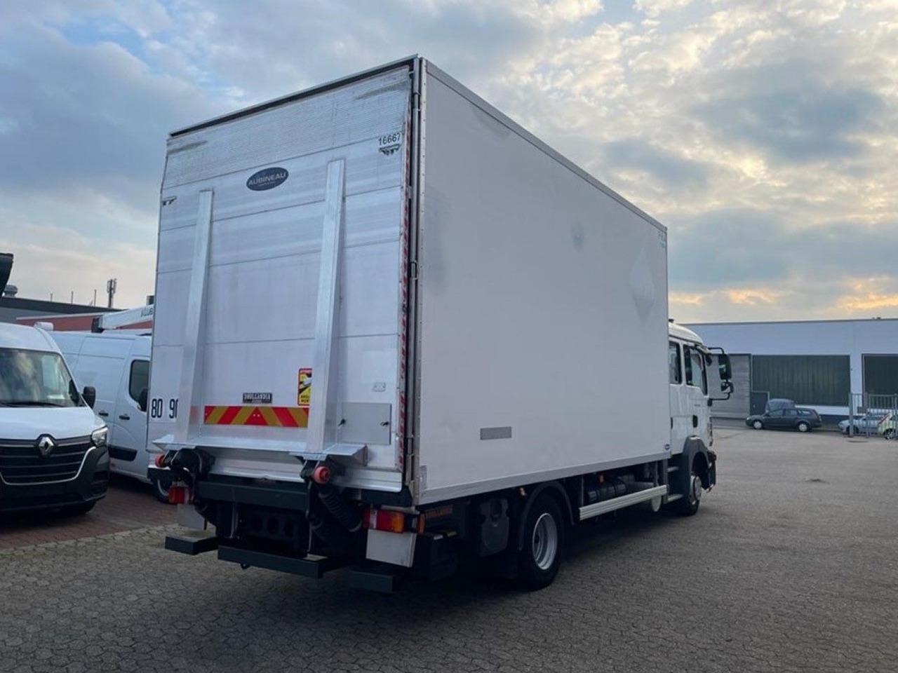 MAN TGL 10.220 Doka Möbelkoffer Umzug Fahrzeug - Грузовик с закрытым кузовом: фото 4 MAN TGL 10.220 Doka Möbelkoffer Umzug Fahrzeug - Грузовик с закрытым кузовом: фото 4