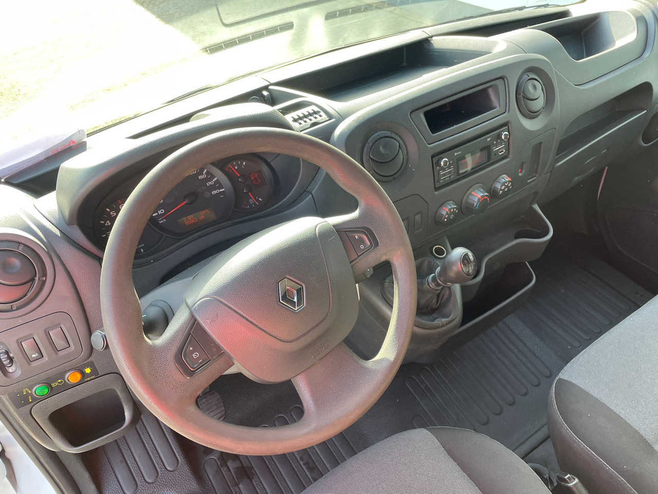 Грузовик с подъемником Renault Master Hubarbeitsbühne Time Versalift ETL-32-125: фото 16 Грузовик с подъемником Renault Master Hubarbeitsbühne Time Versalift ETL-32-125: фото 16