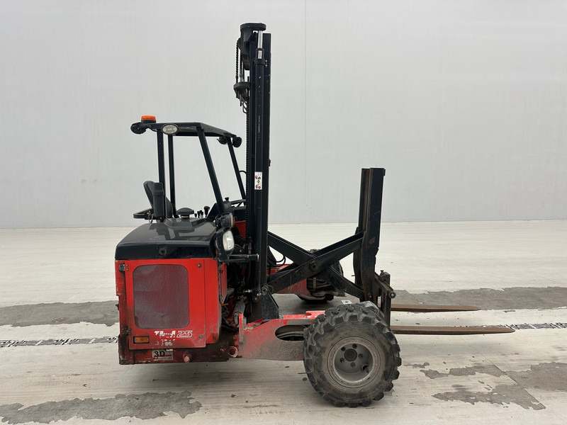 Manitou TMM25 4W - Мобильный вилочный погрузчик: фото 4 Manitou TMM25 4W - Мобильный вилочный погрузчик: фото 4