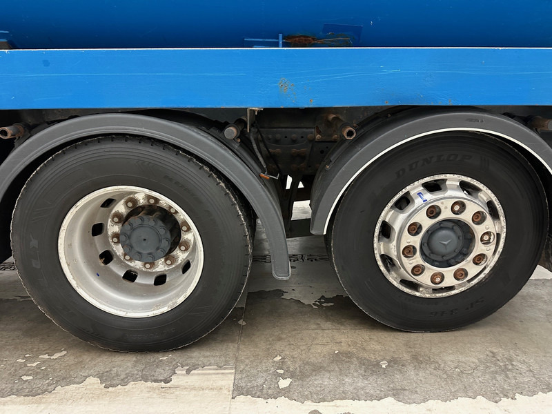 Грузовик-цистерна Mercedes-Benz Actros 2532 - 6x2: фото 10