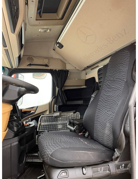 Тягач Mercedes-Benz Actros 1945: фото 8 Тягач Mercedes-Benz Actros 1945: фото 8