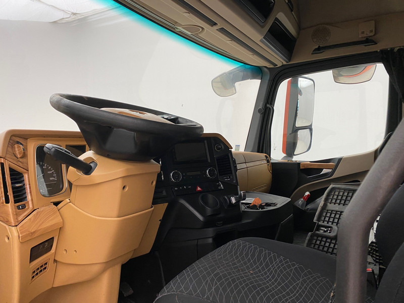 Тягач Mercedes-Benz Actros 1945: фото 9 Тягач Mercedes-Benz Actros 1945: фото 9