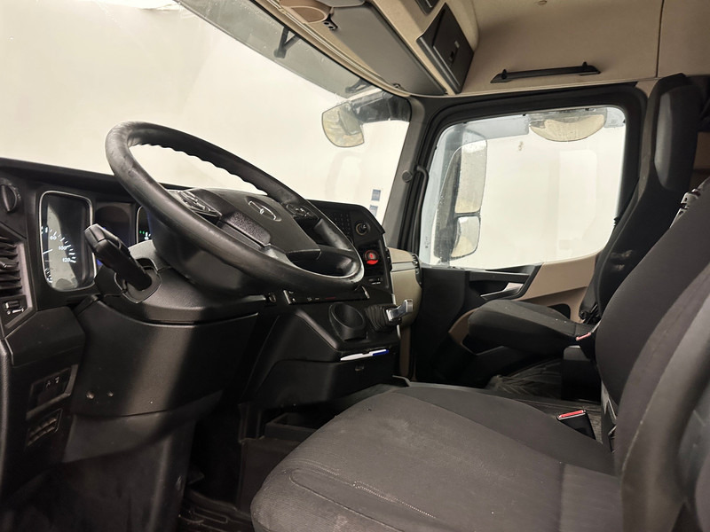 Тягач Mercedes-Benz Actros 1945: фото 10