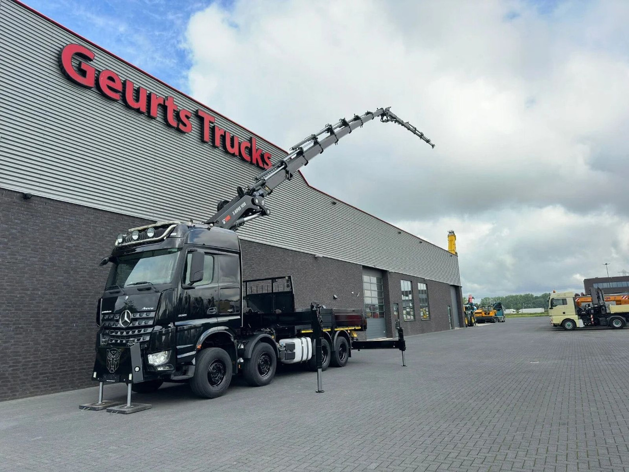 Mercedes-Benz Arocs 3251 8X4 + HIAB 1058 E-8 + JIB 150X-6 JDC - Автоманипулятор: фото 2 Mercedes-Benz Arocs 3251 8X4 + HIAB 1058 E-8 + JIB 150X-6 JDC - Автоманипулятор: фото 2