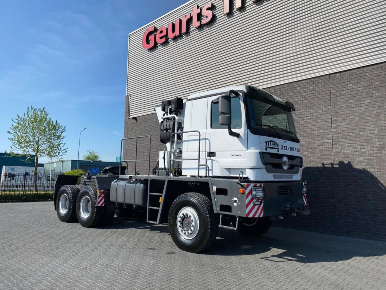 Mercedes-Benz TITAN 5560 Z52-600 F TITAN 5560 Z52-600 F 6X6 HE - Тягач: фото 5 Mercedes-Benz TITAN 5560 Z52-600 F TITAN 5560 Z52-600 F 6X6 HE - Тягач: фото 5