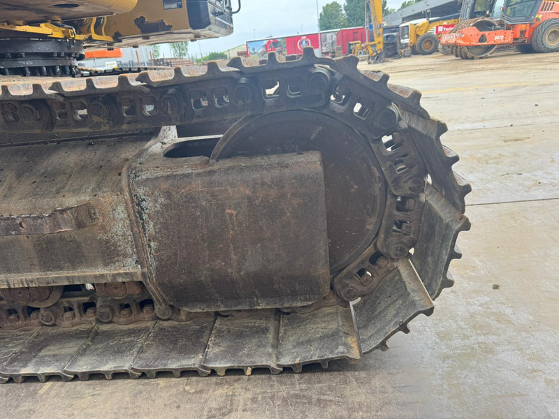 Гусеничный экскаватор Caterpillar 320E LRR: фото 20