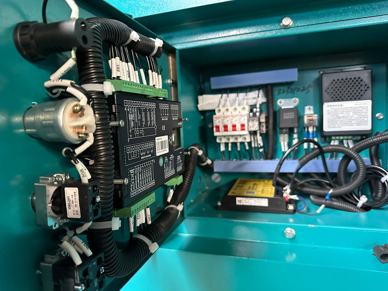 Новый Электрогенератор Giga power 1000 KVA silent generator set - RT-W800GF: фото 12