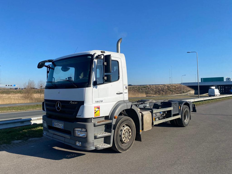 MERCEDESBENZ AXOR 1829 4x2 chassis cab - Грузовик-шасси: фото 1 MERCEDESBENZ AXOR 1829 4x2 chassis cab - Грузовик-шасси: фото 1