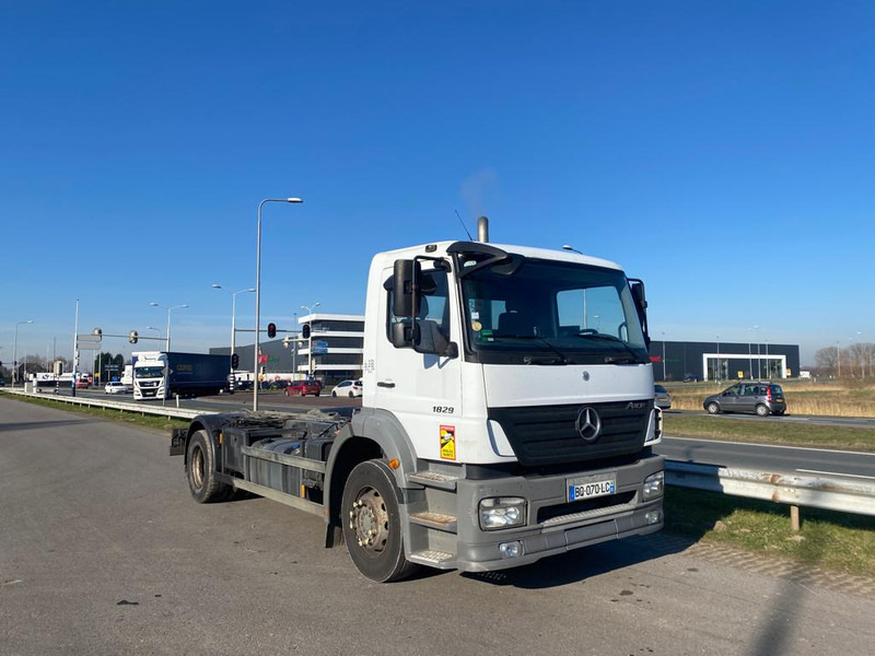 MERCEDESBENZ AXOR 1829 4x2 chassis cab - Грузовик-шасси: фото 2 MERCEDESBENZ AXOR 1829 4x2 chassis cab - Грузовик-шасси: фото 2