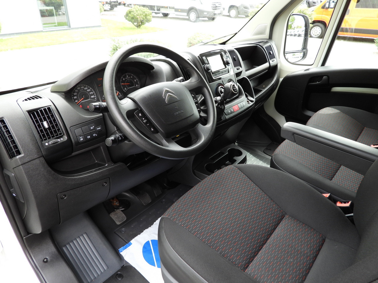 CITROEN JUMPER BOX LIFT 8 PALLETS CRUISE CONTROL NAVIGATION AIR CONDITIONING 165HP - Фургон с закрытым кузовом: фото 2 CITROEN JUMPER BOX LIFT 8 PALLETS CRUISE CONTROL NAVIGATION AIR CONDITIONING 165HP - Фургон с закрытым кузовом: фото 2