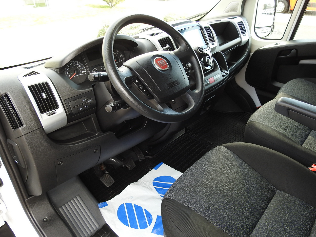 FIAT DUCATO BOX LIFT 8 PALLETS CRUISE CONTROL NAVIGATION LED LIGHTS AIR CONDITIONING 130HP - Фургон-рефрижератор: фото 2 FIAT DUCATO BOX LIFT 8 PALLETS CRUISE CONTROL NAVIGATION LED LIGHTS AIR CONDITIONING 130HP - Фургон-рефрижератор: фото 2