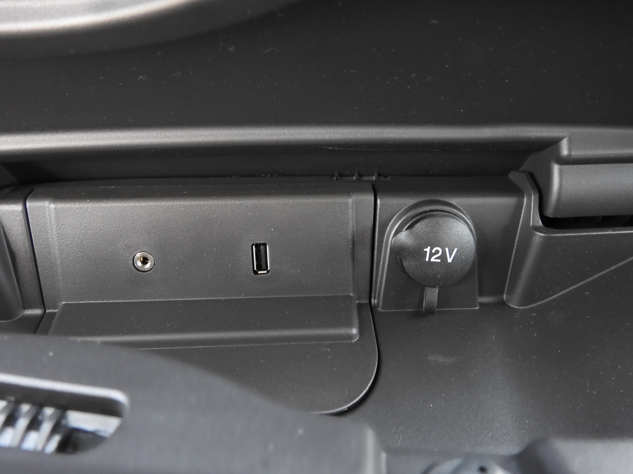 Фургон с закрытым кузовом FORD TRANSIT  BOX LIFT 8 PALLETS CRUISE CONTROL LED LIGHTS TWIN WHEELS AIR CONDITIONING  170HP: фото 38