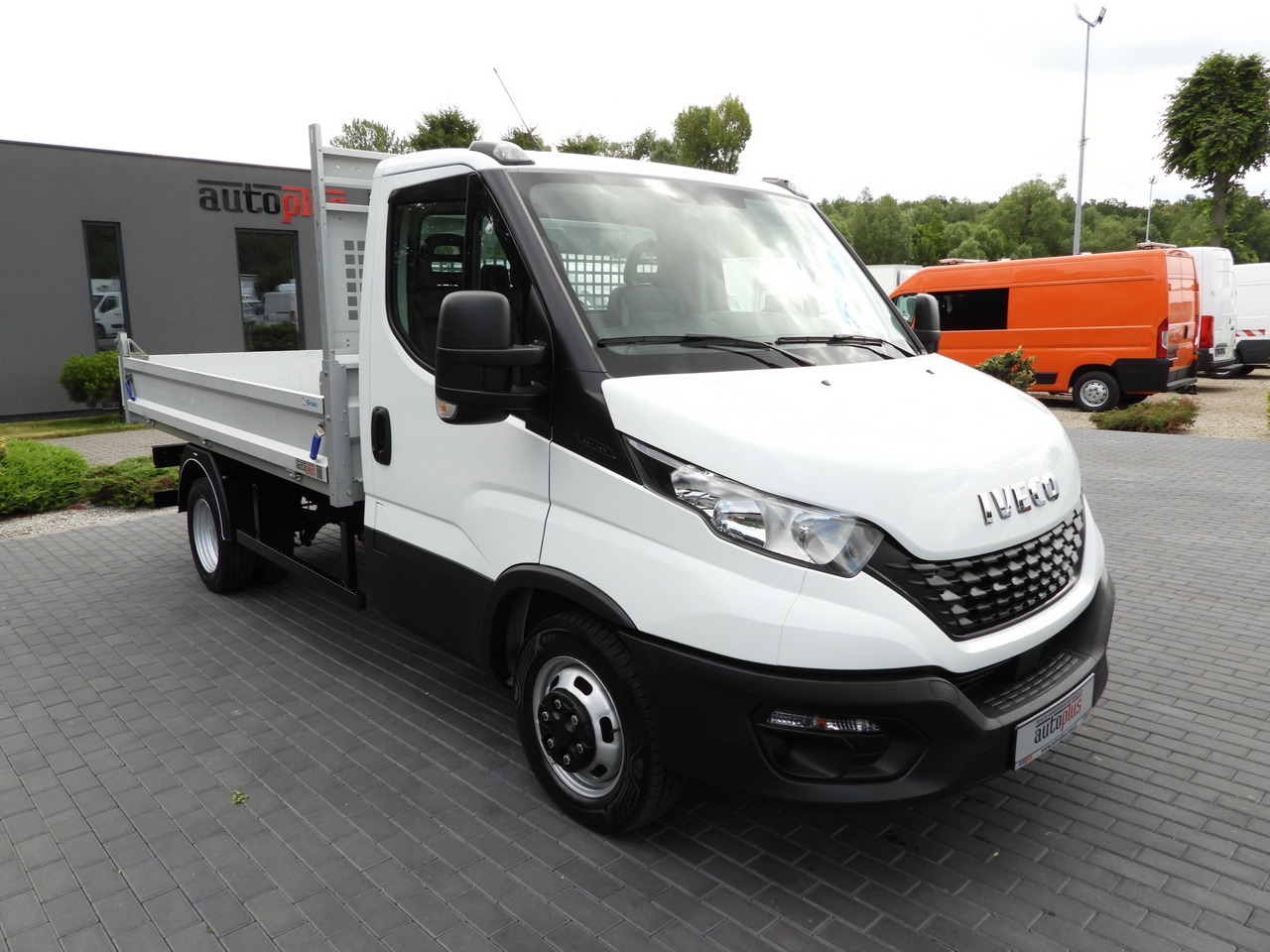 IVECO DAILY 35C14 CRUISE CONTROL TWIN WHEELS AIR CONDITIONING 140HP - Малотоннажный самосвал: фото 4 IVECO DAILY 35C14 CRUISE CONTROL TWIN WHEELS AIR CONDITIONING 140HP - Малотоннажный самосвал: фото 4