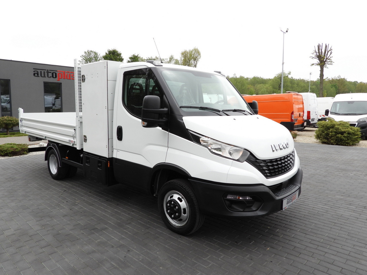 IVECO DAILY 35C14 TIPPER CRUISE CONTROL TWIN WHEELS 140HP - Малотоннажный самосвал: фото 4 IVECO DAILY 35C14 TIPPER CRUISE CONTROL TWIN WHEELS 140HP - Малотоннажный самосвал: фото 4