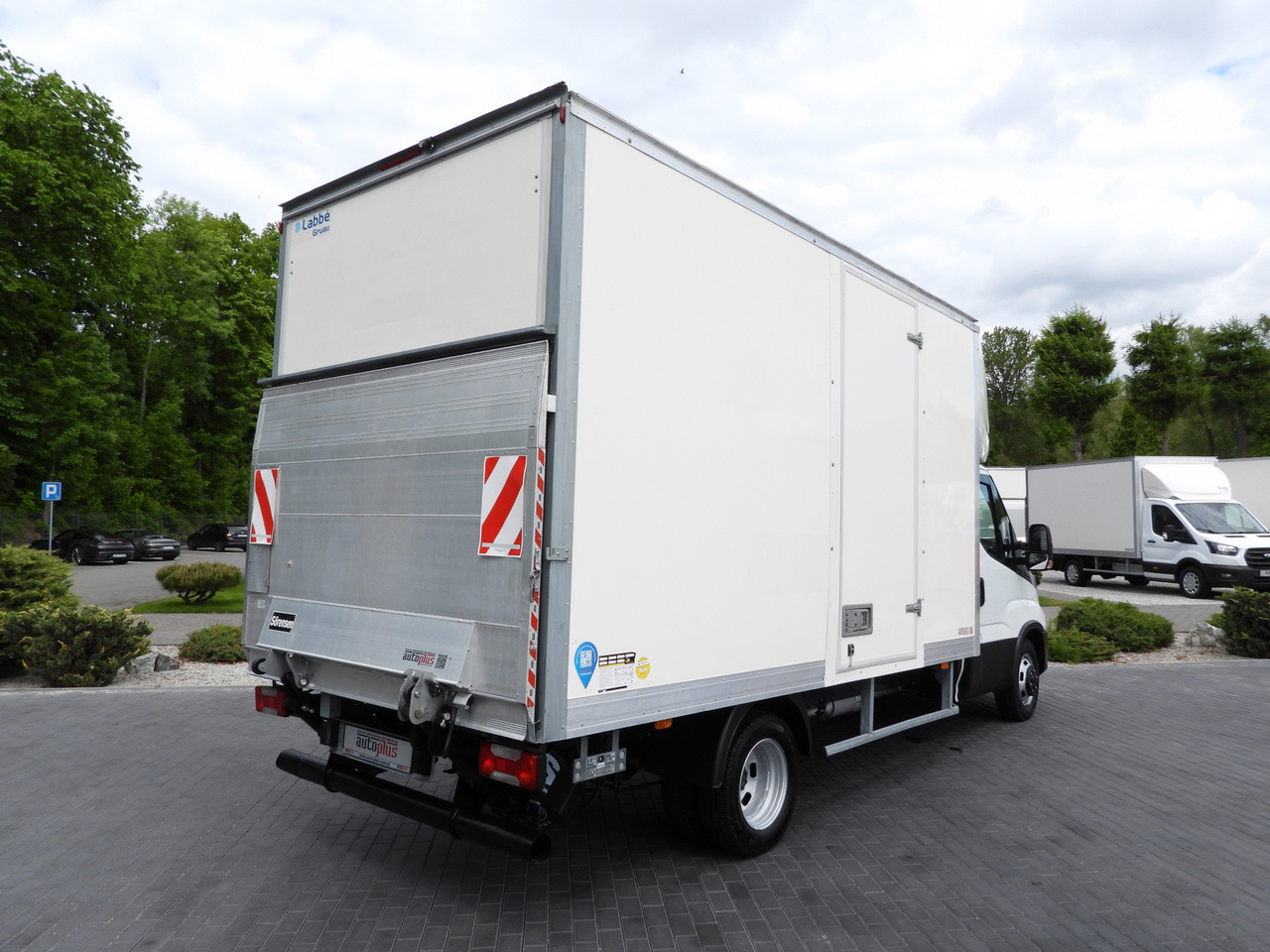 IVECO DAILY 35C16 BOX LIFT 8 PALLETS CRUISE CONTROL TWIN WHEELS AIR CONDITIONING  160HP - Фургон с закрытым кузовом: фото 3 IVECO DAILY 35C16 BOX LIFT 8 PALLETS CRUISE CONTROL TWIN WHEELS AIR CONDITIONING  160HP - Фургон с закрытым кузовом: фото 3