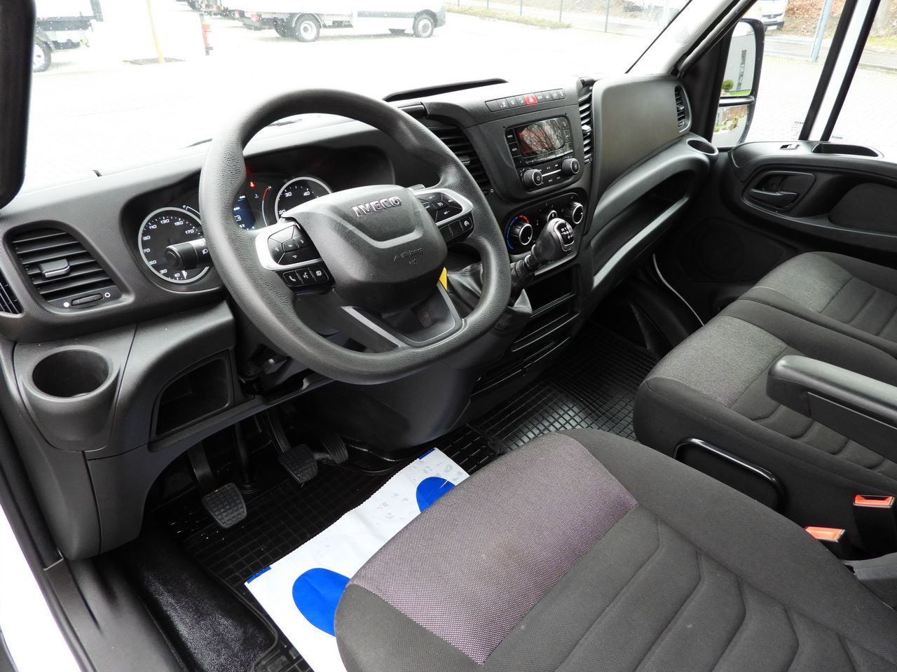 IVECO DAILY 35C16 TIPPER CRUISE CONTROL TWIN WHEELS AIR CONDITIONING 160HP - Малотоннажный самосвал: фото 2 IVECO DAILY 35C16 TIPPER CRUISE CONTROL TWIN WHEELS AIR CONDITIONING 160HP - Малотоннажный самосвал: фото 2