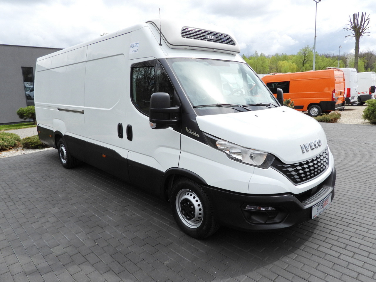 IVECO DAILY 35S14 REFRIGERATOR VAN 0*C POWER SUPPLY 230V CRUISE CONTROL AUTOMATIC TRANSMISSION HI-MATIC AIR CONDITIONING  140HP - Фургон-рефрижератор: фото 4 IVECO DAILY 35S14 REFRIGERATOR VAN 0*C POWER SUPPLY 230V CRUISE CONTROL AUTOMATIC TRANSMISSION HI-MATIC AIR CONDITIONING  140HP - Фургон-рефрижератор: фото 4