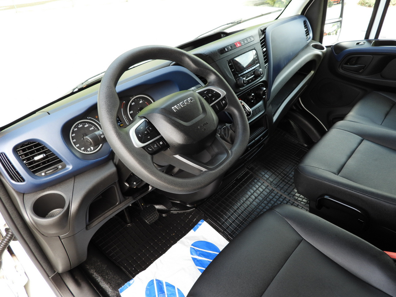 IVECO DAILY 35S14 REFRIGERATOR VAN -10*C POWER SUPPLY 230V CRUISE CONTROL AUTOMATIC TRANSMISSION HI-MATIC AIR CONDITIONING 140HP - Фургон-рефрижератор: фото 2 IVECO DAILY 35S14 REFRIGERATOR VAN -10*C POWER SUPPLY 230V CRUISE CONTROL AUTOMATIC TRANSMISSION HI-MATIC AIR CONDITIONING 140HP - Фургон-рефрижератор: фото 2