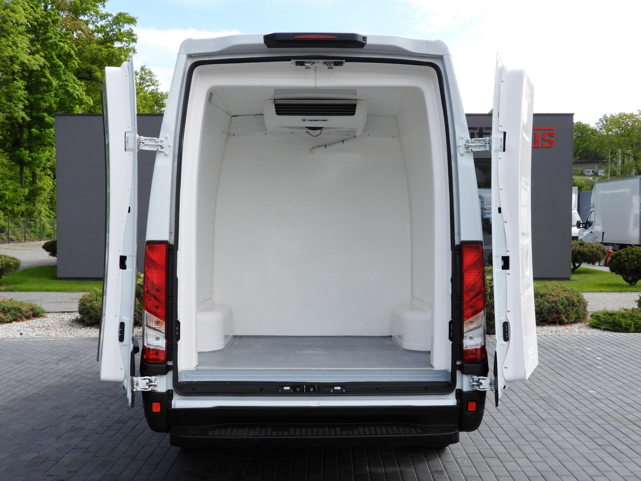 Фургон-рефрижератор IVECO DAILY 35S14 REFRIGERATOR VAN -10*C POWER SUPPLY 230V CRUISE CONTROL AUTOMATIC TRANSMISSION HI-MATIC AIR CONDITIONING  140HP: фото 13