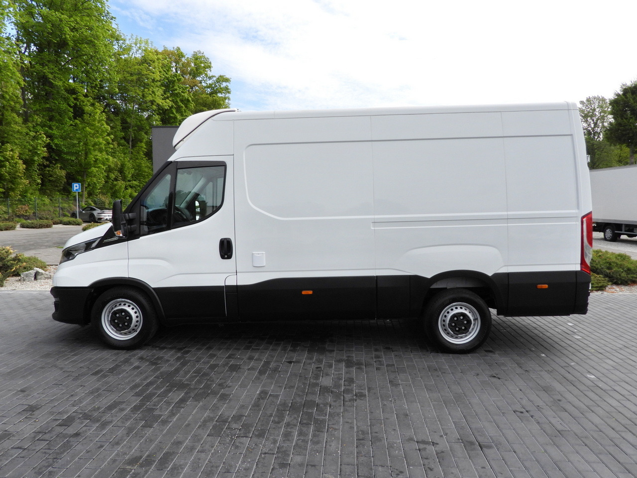 Фургон-рефрижератор IVECO DAILY 35S14 REFRIGERATOR VAN -10*C POWER SUPPLY 230V CRUISE CONTROL AUTOMATIC TRANSMISSION HI-MATIC AIR CONDITIONING  140HP: фото 9