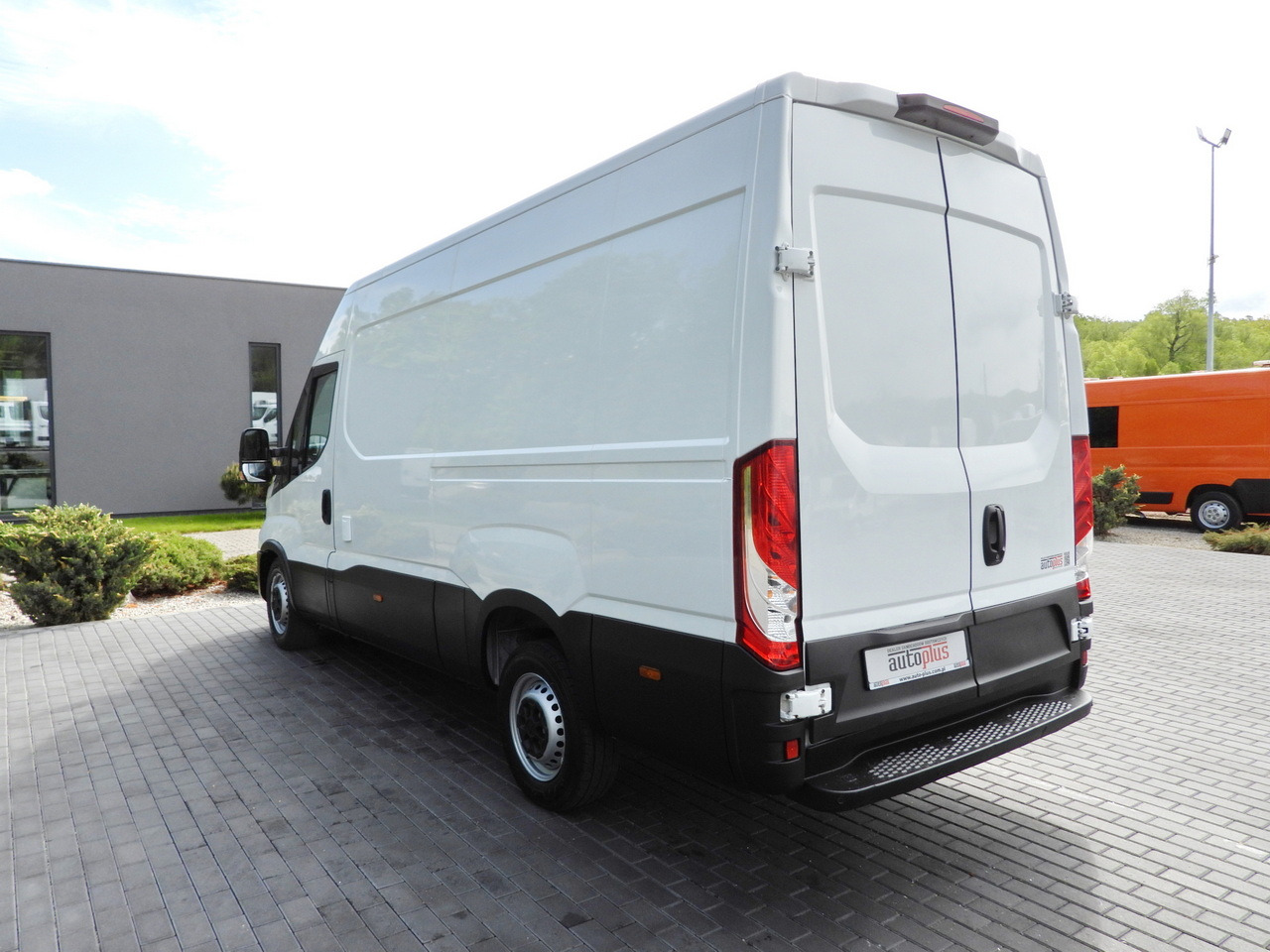 Фургон-рефрижератор IVECO DAILY 35S14 REFRIGERATOR VAN -10*C POWER SUPPLY 230V CRUISE CONTROL AUTOMATIC TRANSMISSION HI-MATIC AIR CONDITIONING  140HP: фото 10