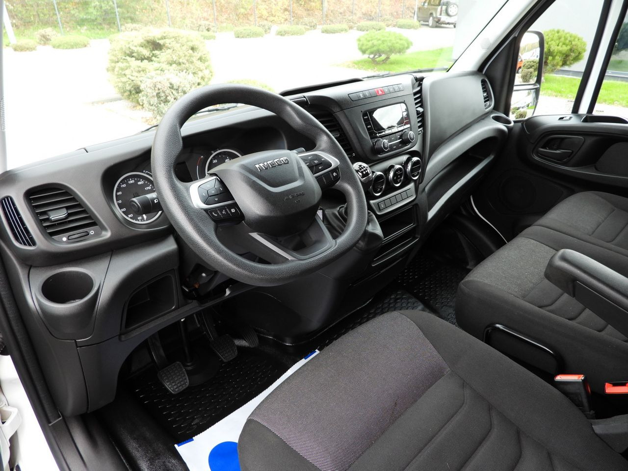 IVECO DAILY 35S16 BOX LIFT 8 PALLETS CRUISE CONTROL AIR CONDITIONING TWIN WHEELS 160HP - Фургон с закрытым кузовом: фото 2 IVECO DAILY 35S16 BOX LIFT 8 PALLETS CRUISE CONTROL AIR CONDITIONING TWIN WHEELS 160HP - Фургон с закрытым кузовом: фото 2