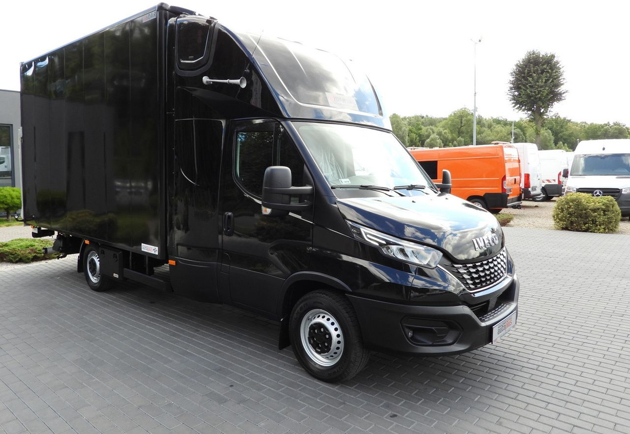 IVECO DAILY 35S18 BOX LIFT 8 PALLETS WEBASTO CRUISE CONTROL NAVIGATION LED LIGHTS PNEUMATICS AIR CONDITIONING 180HP - Фургон с закрытым кузовом: фото 4 IVECO DAILY 35S18 BOX LIFT 8 PALLETS WEBASTO CRUISE CONTROL NAVIGATION LED LIGHTS PNEUMATICS AIR CONDITIONING 180HP - Фургон с закрытым кузовом: фото 4