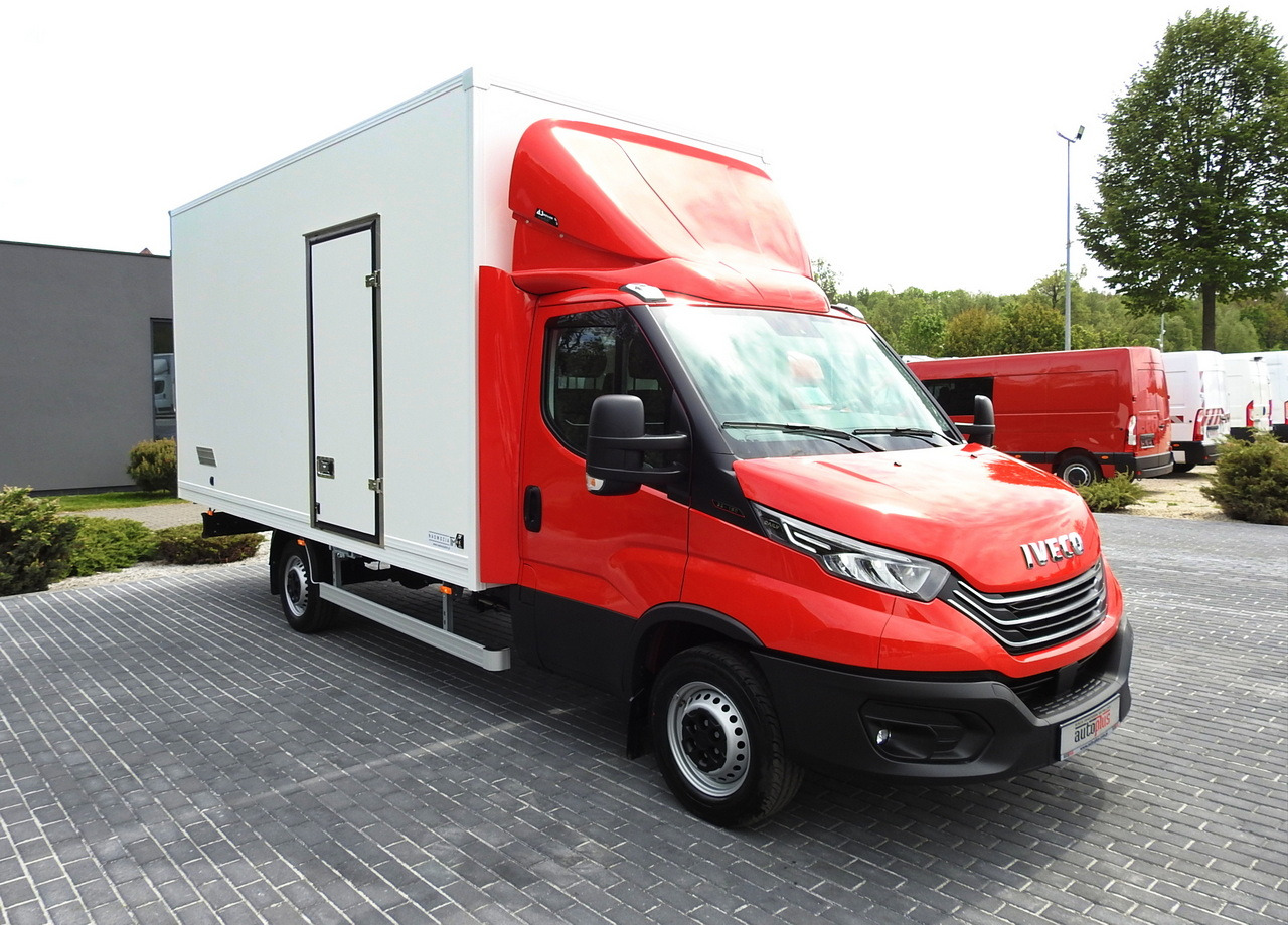 IVECO DAILY 35S18 NEW BOX 10 PALLETS CRUISE CONTROL NAVIGATION AIR CONDITIONING LED LIGHTS GUARANTEE 180HP - Фургон с закрытым кузовом: фото 4 IVECO DAILY 35S18 NEW BOX 10 PALLETS CRUISE CONTROL NAVIGATION AIR CONDITIONING LED LIGHTS GUARANTEE 180HP - Фургон с закрытым кузовом: фото 4
