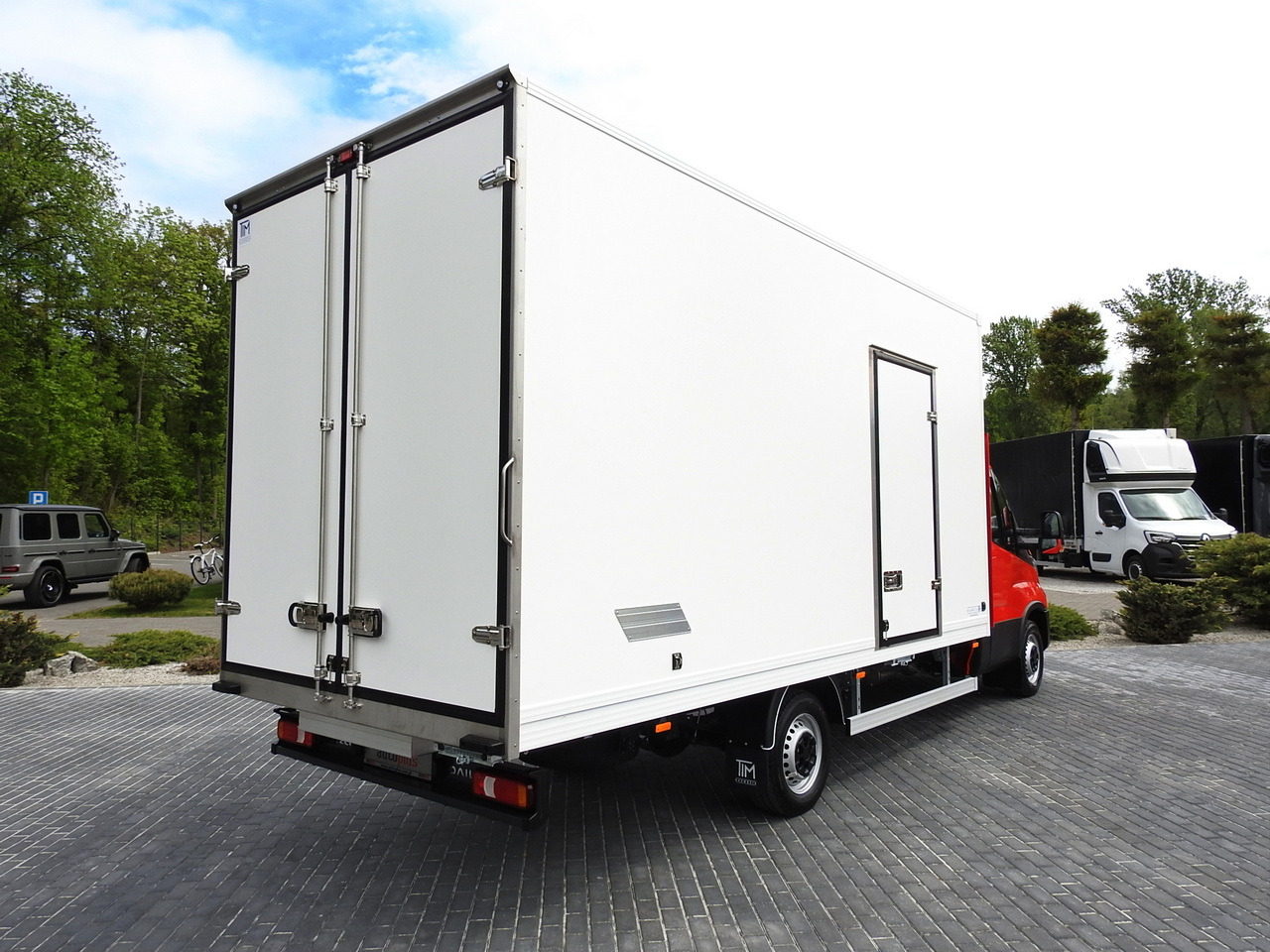IVECO DAILY 35S18 NEW BOX 10 PALLETS CRUISE CONTROL NAVIGATION AIR CONDITIONING LED LIGHTS GUARANTEE 180HP - Фургон с закрытым кузовом: фото 3 IVECO DAILY 35S18 NEW BOX 10 PALLETS CRUISE CONTROL NAVIGATION AIR CONDITIONING LED LIGHTS GUARANTEE 180HP - Фургон с закрытым кузовом: фото 3