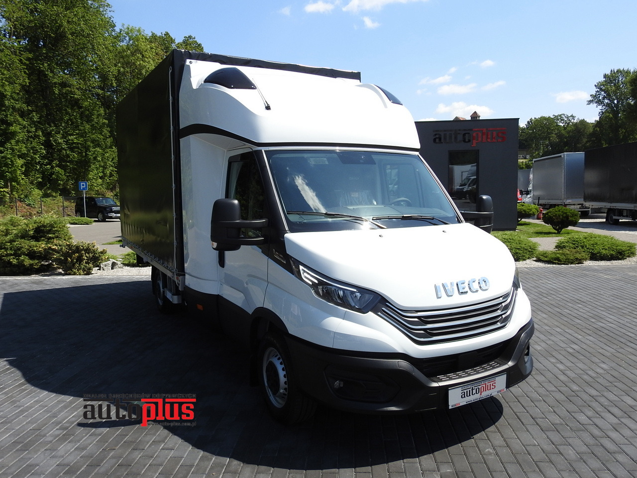 IVECO DAILY 35S18 NEW TARPAULIN 8 PALLETS CRUISE CONTROL NAVIGATION LED LIGHTS AUTOMATIC TRANSMISSION HI-MATIC MANUFACTURERS WARRANTY 180HP - Тентованный фургон: фото 1 IVECO DAILY 35S18 NEW TARPAULIN 8 PALLETS CRUISE CONTROL NAVIGATION LED LIGHTS AUTOMATIC TRANSMISSION HI-MATIC MANUFACTURERS WARRANTY 180HP - Тентованный фургон: фото 1
