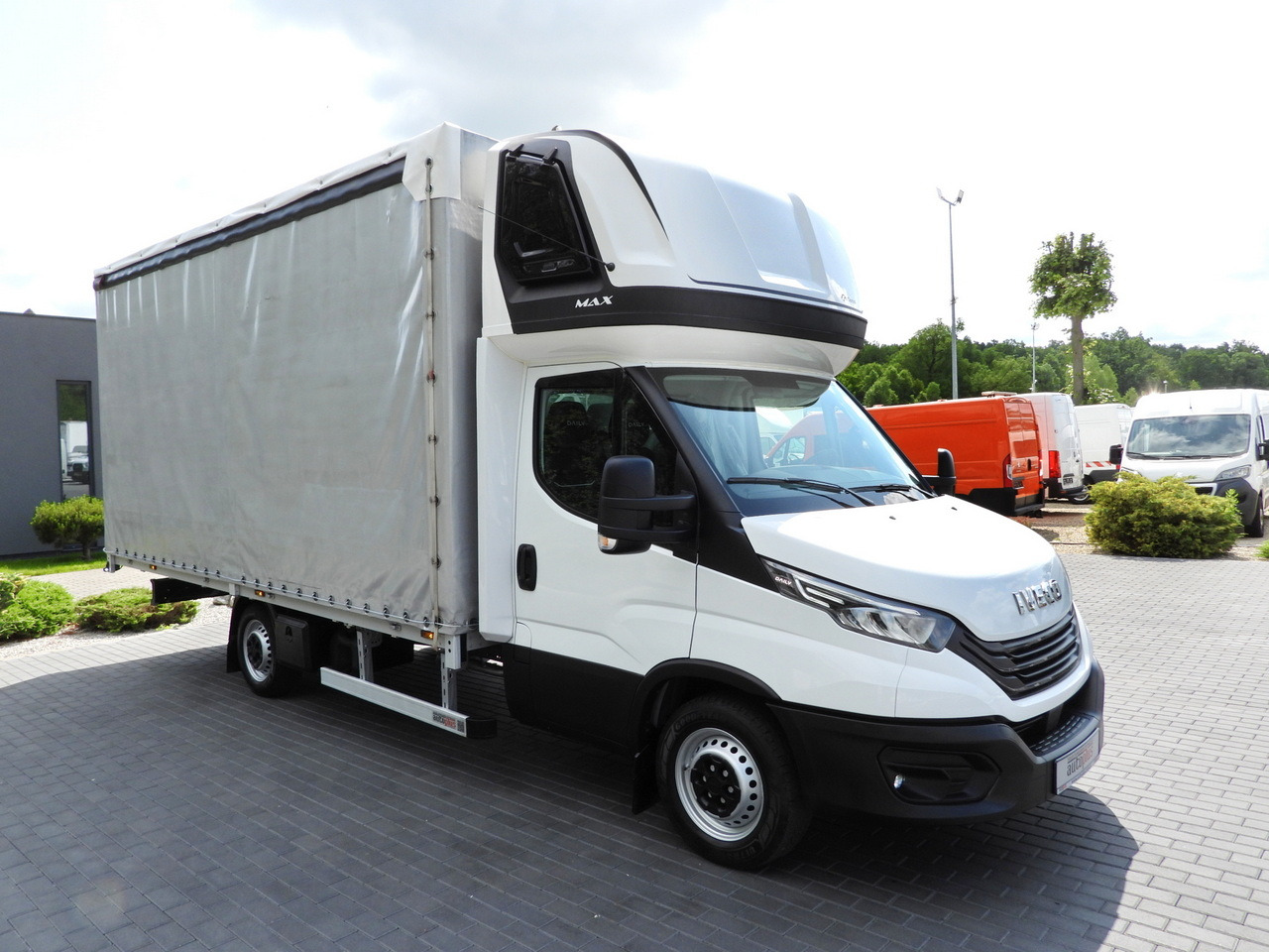 IVECO DAILY 35S18 TARPAULIN 10 PALLETS CRUISE CONTROL LED LIGHTS AIR CONDITIONING 180HP - Тентованный фургон: фото 4 IVECO DAILY 35S18 TARPAULIN 10 PALLETS CRUISE CONTROL LED LIGHTS AIR CONDITIONING 180HP - Тентованный фургон: фото 4