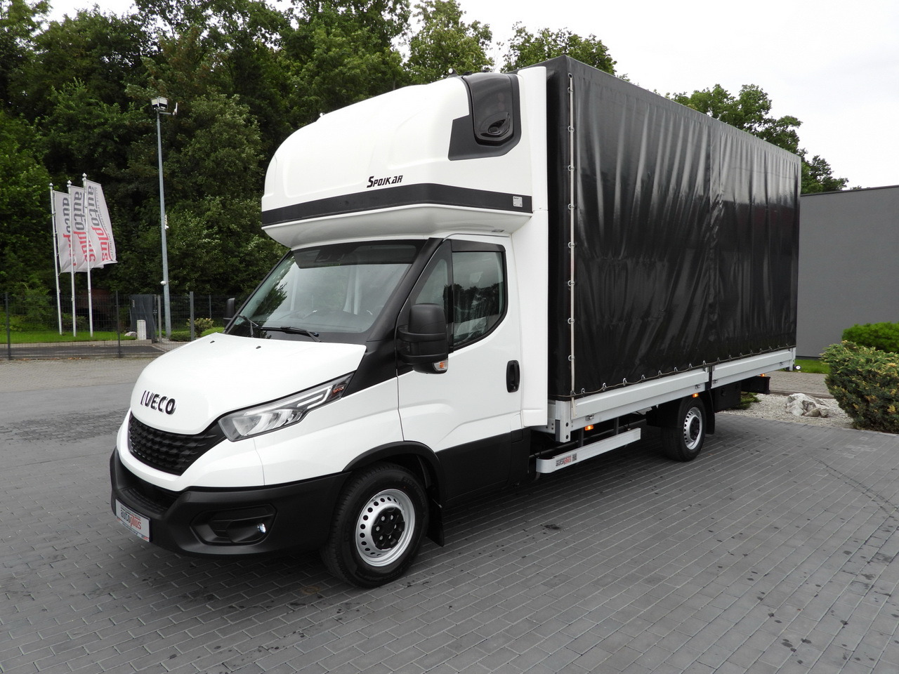 Тентованный фургон IVECO DAILY 35S18 TARPAULIN 10 PALLETS WEBASTO CRUISE CONTROL NAVIGATION LED LIGHTS AIR CONDITIONING  180HP: фото 6