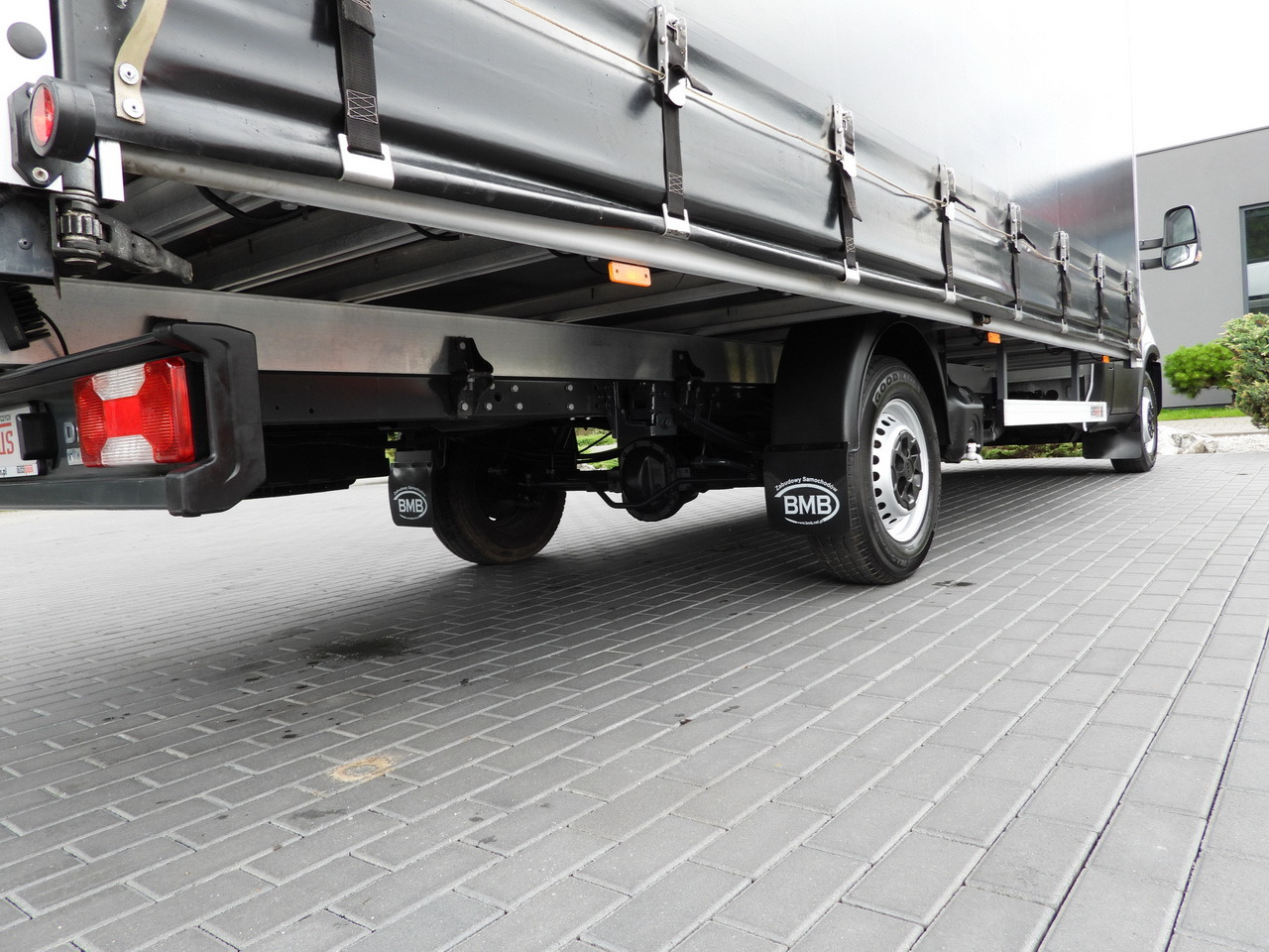 Тентованный фургон IVECO DAILY 35S18 TARPAULIN 10 PALLETS WEBASTO CRUISE CONTROL NAVIGATION LED LIGHTS AIR CONDITIONING  180HP: фото 15