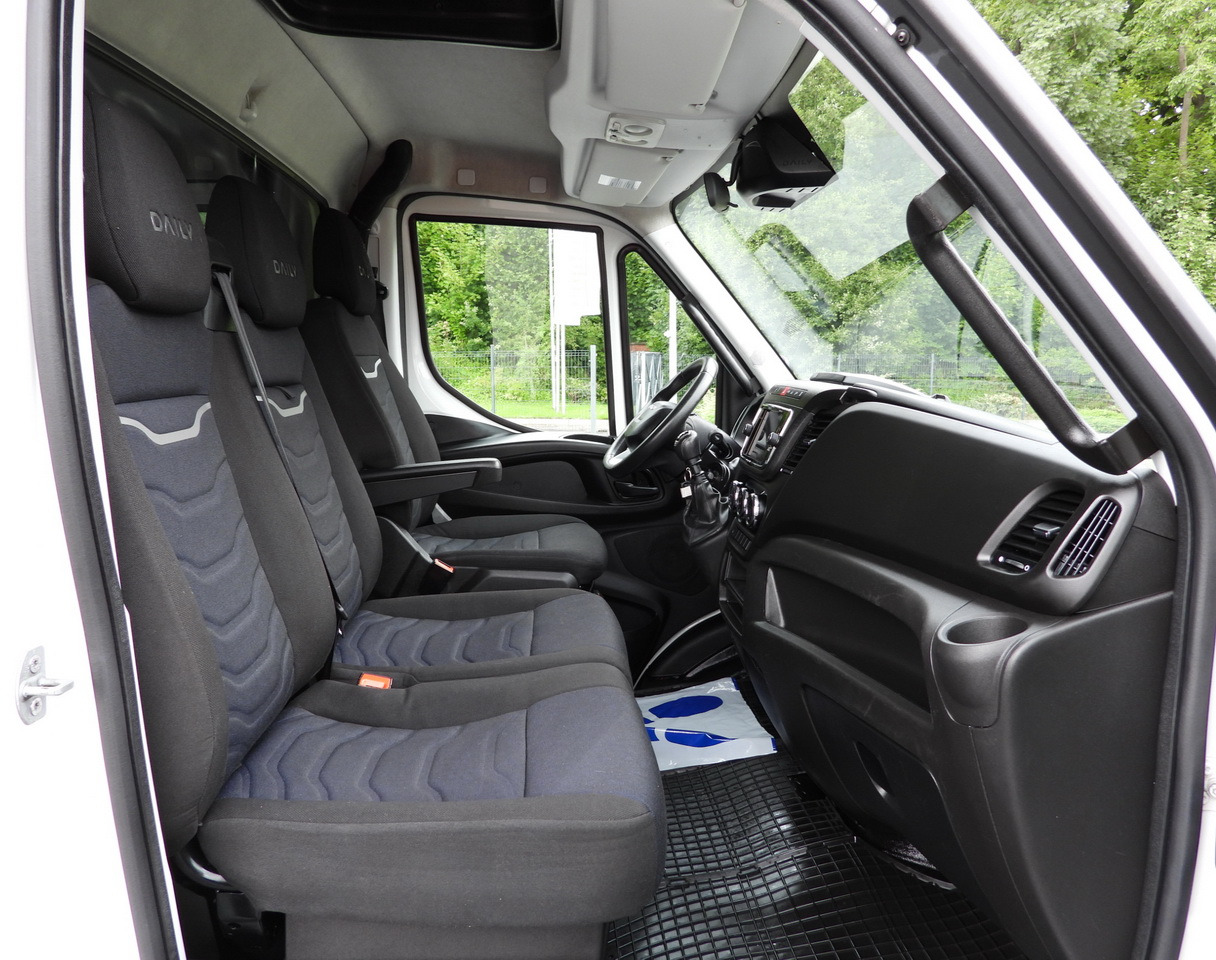 Тентованный фургон IVECO DAILY 35S18 TARPAULIN 10 PALLETS WEBASTO CRUISE CONTROL NAVIGATION LED LIGHTS AIR CONDITIONING  180HP: фото 44