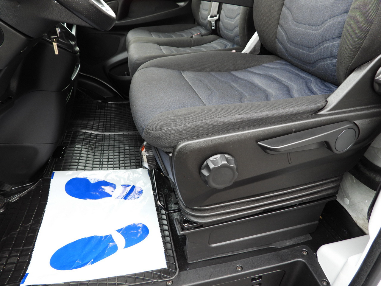 Тентованный фургон IVECO DAILY 35S18 TARPAULIN 10 PALLETS WEBASTO CRUISE CONTROL NAVIGATION LED LIGHTS AIR CONDITIONING  180HP: фото 32