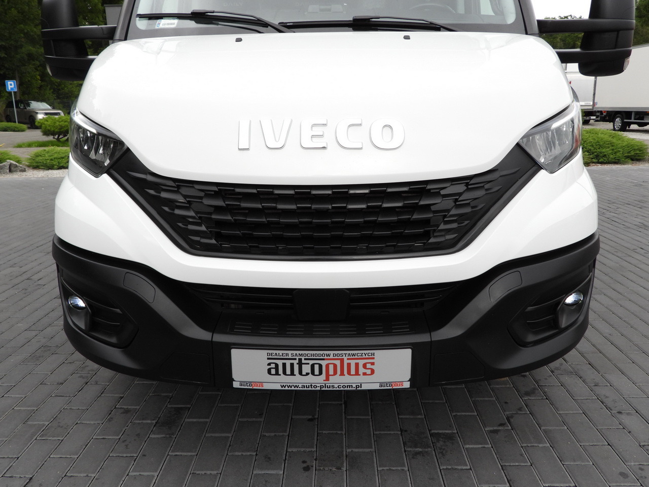 Тентованный фургон IVECO DAILY 35S18 TARPAULIN 10 PALLETS WEBASTO CRUISE CONTROL NAVIGATION LED LIGHTS AIR CONDITIONING  180HP: фото 13