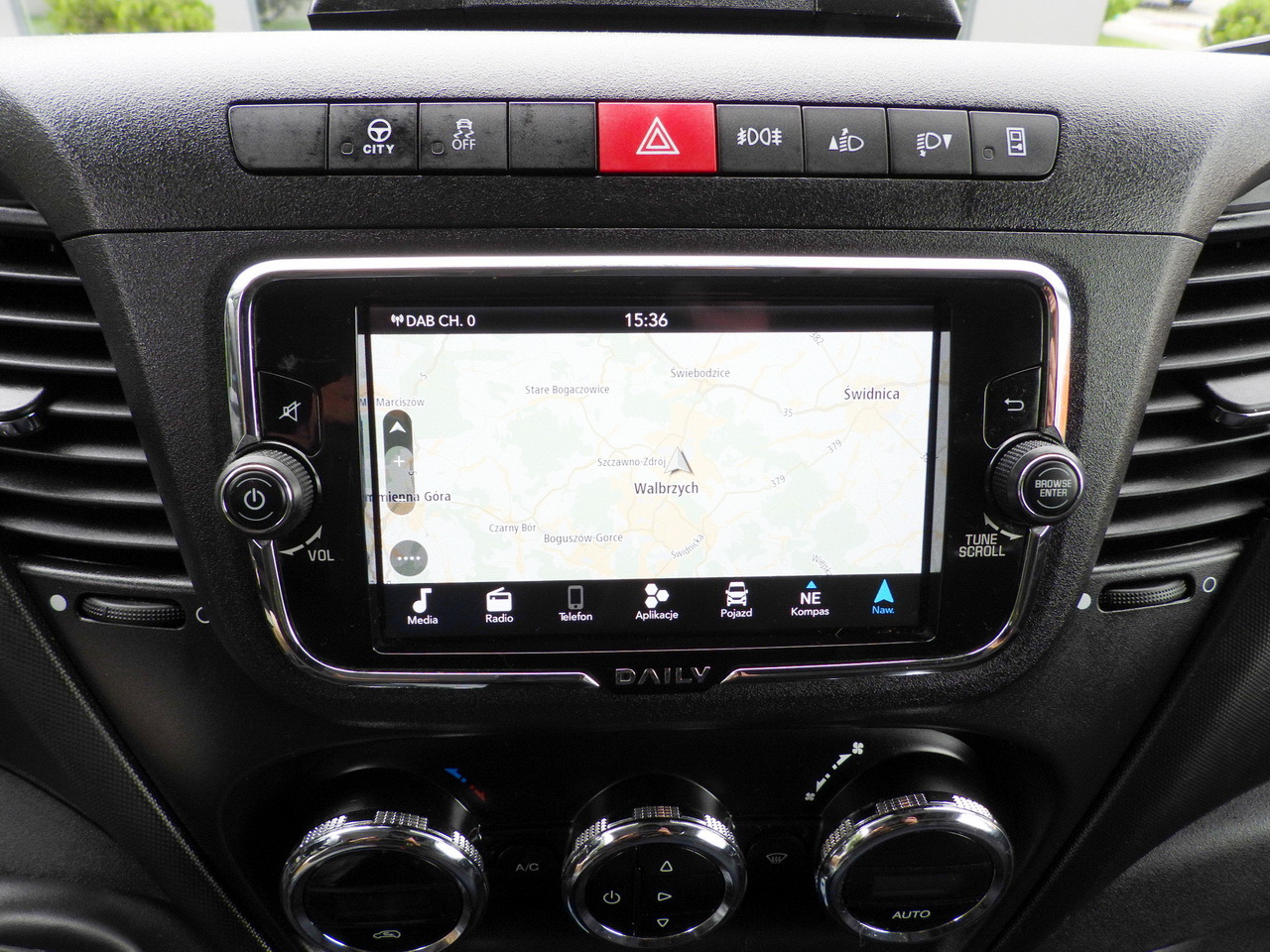 Тентованный фургон IVECO DAILY 35S18 TARPAULIN 10 PALLETS WEBASTO CRUISE CONTROL NAVIGATION LED LIGHTS AIR CONDITIONING  180HP: фото 38