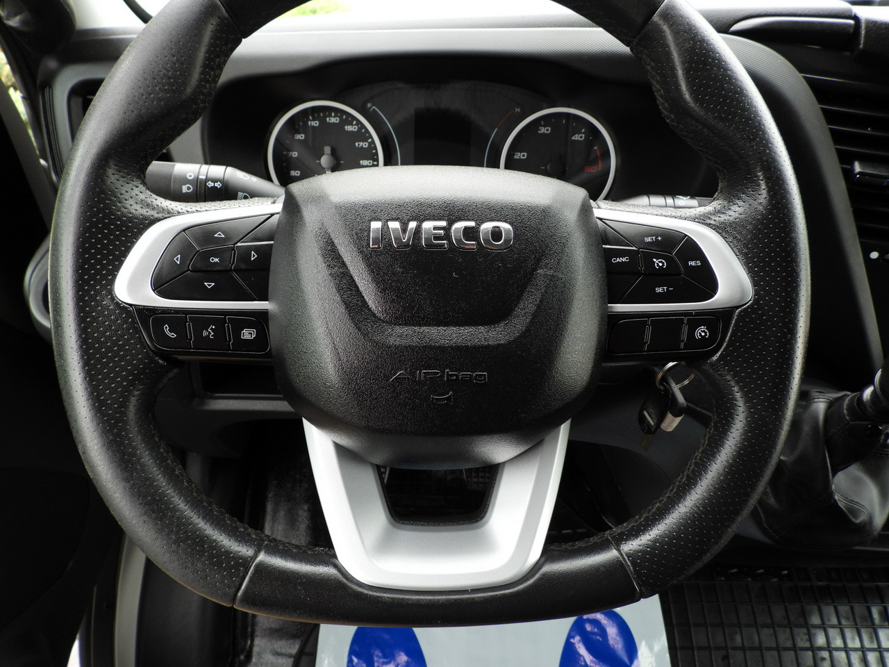 Тентованный фургон IVECO DAILY 35S18 TARPAULIN 10 PALLETS WEBASTO CRUISE CONTROL NAVIGATION LED LIGHTS AIR CONDITIONING  180HP: фото 40