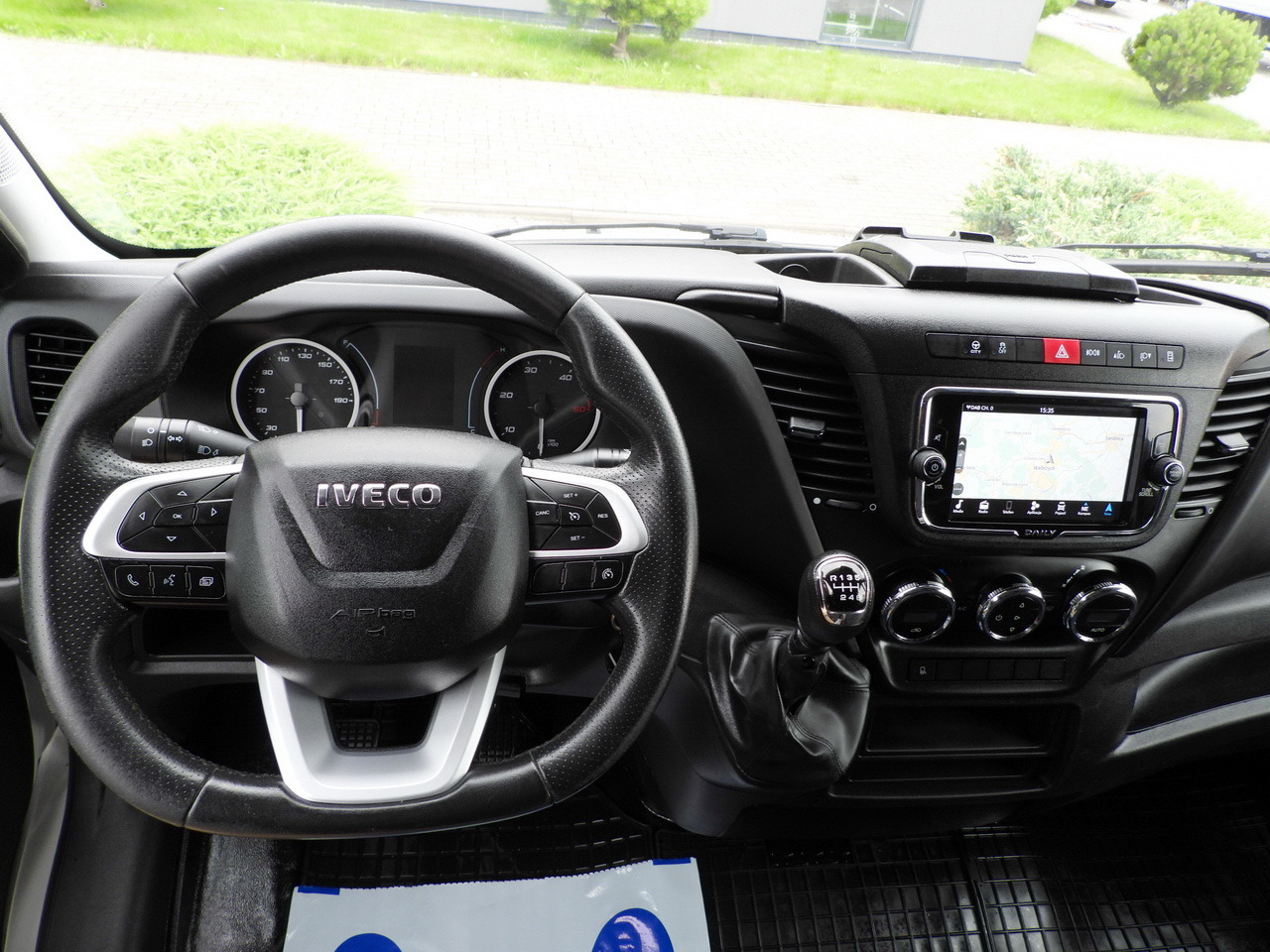 Тентованный фургон IVECO DAILY 35S18 TARPAULIN 10 PALLETS WEBASTO CRUISE CONTROL NAVIGATION LED LIGHTS AIR CONDITIONING  180HP: фото 34