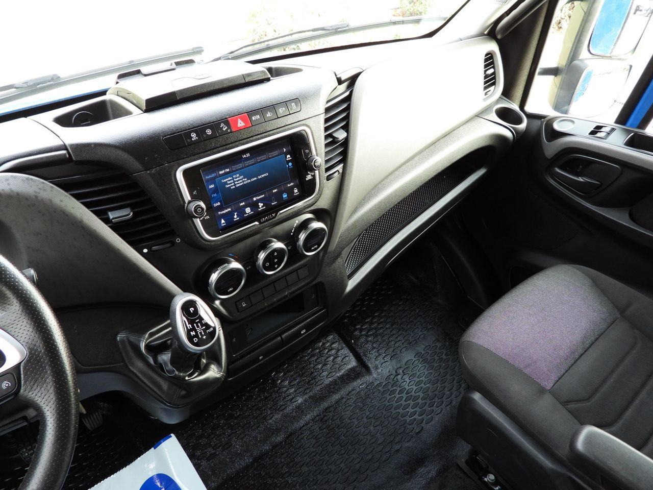 Тентованный фургон IVECO DAILY 35S21 TARPAULIN 10 PALLETS WEBASTO CRUISE CONTROL NAVIGATION LED LIGHTS AUTOMATIC TRANSMISSION HI-MATIC AIR CONDITIONING  210HP: фото 37